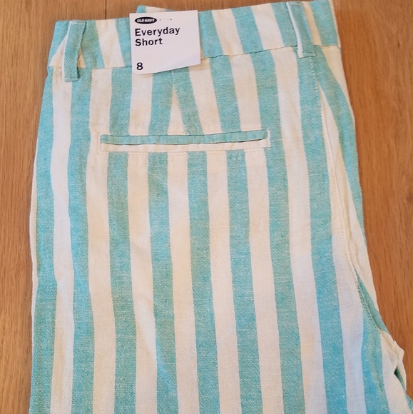 Old Navy Everyday Shorts - Picture 3 of 4